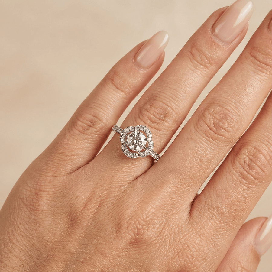 Flower pave ring met ronde briljant