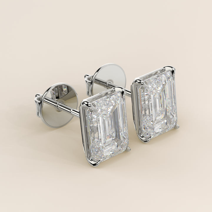 Daisy - Smaragdgrüne Ohrstecker mit im Labor gezüchteten Diamanten