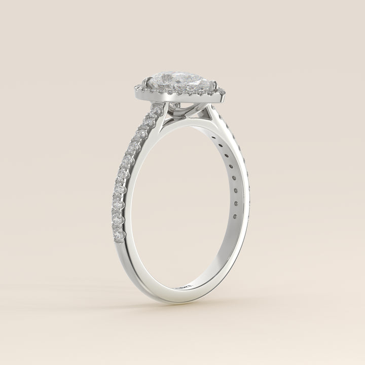 Rosie – Birnenförmiger Halo-Ring mit im Labor gezüchtetem Diamanten und Pavé-Fassung