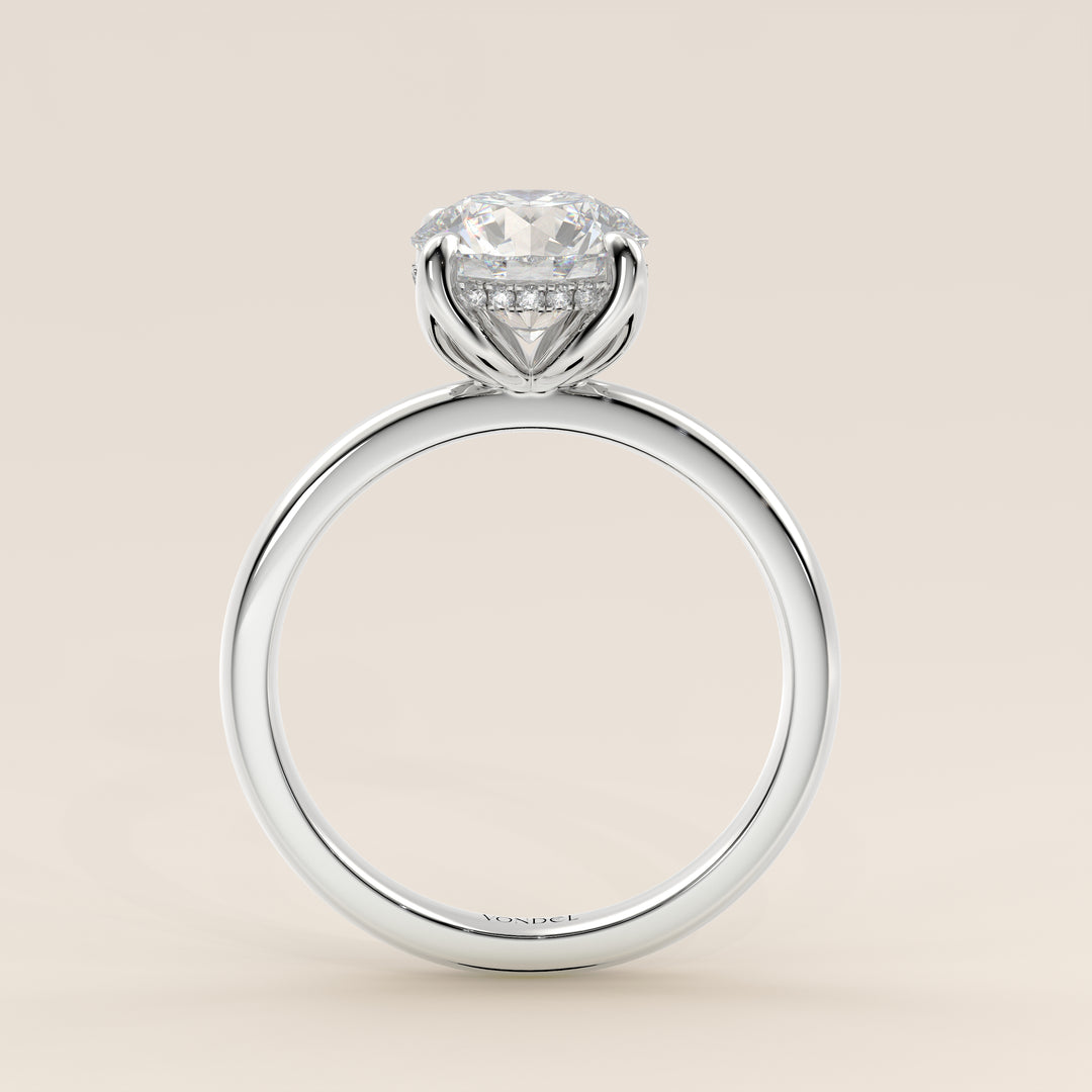Lynn - Round Solitair Lab Grown Diamond Ring with Petal Prongs and Hidden Halo