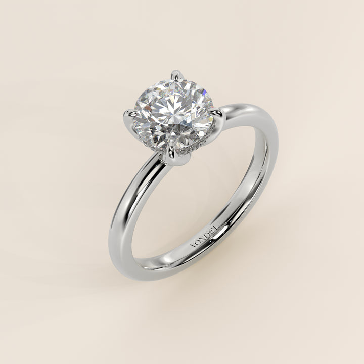 Lynn - Round Solitair Lab Grown Diamond Ring with Petal Prongs and Hidden Halo