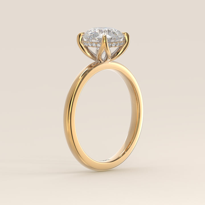 Lynn - Round Solitair Lab Grown Diamond Ring with Petal Prongs and Hidden Halo