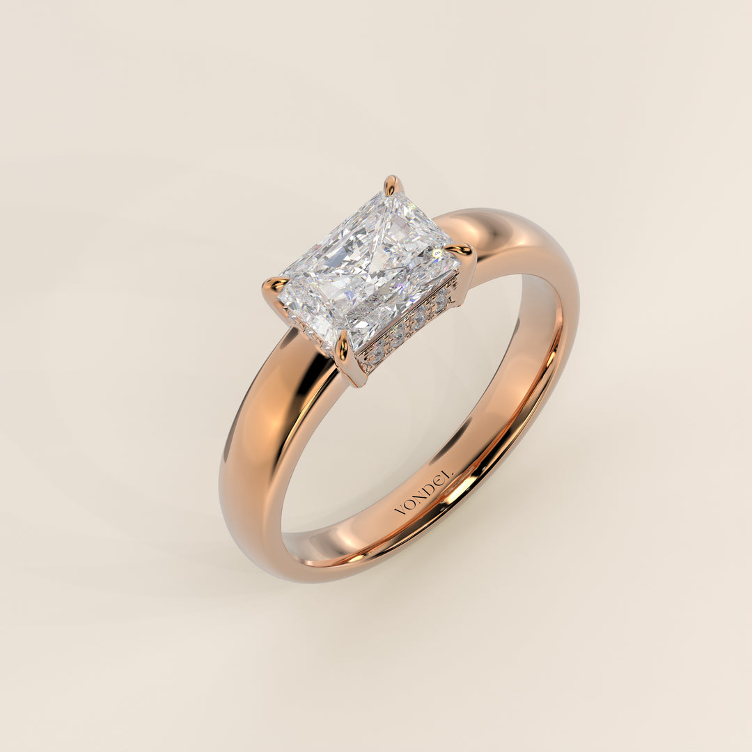Joanne – Radiant East-West Laborgezüchteter Diamantring mit doppeltem verstecktem Heiligenschein und breiter Ringschiene
