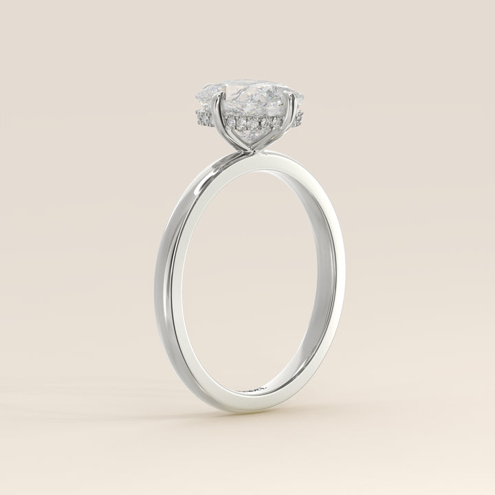 Camila - Elongated Cushion Lab Grown Diamond Ring Solitair with Compass Prongs and Hidden Halo (kopie)