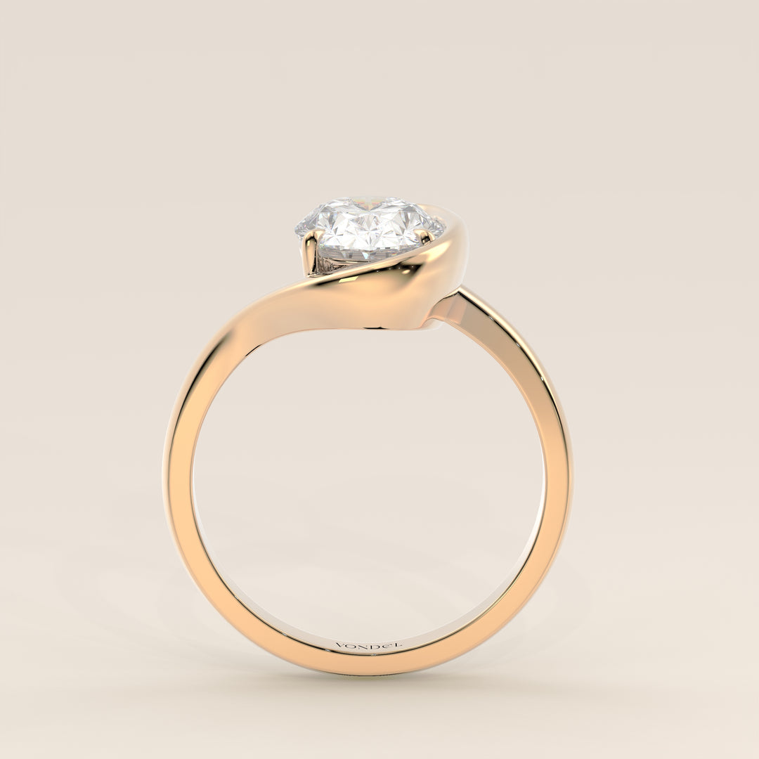 Bente - Oval Lab Grown Diamond Half Bezel Wave Ring