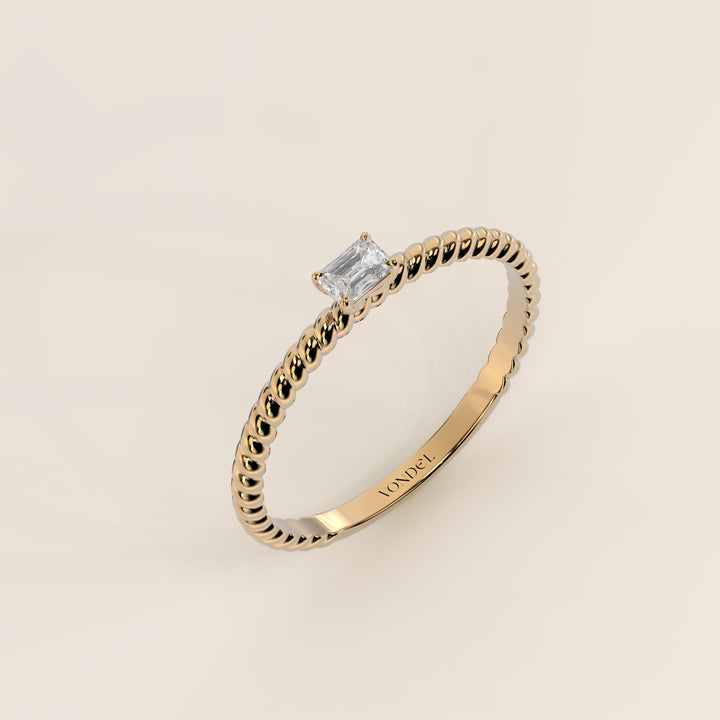 Bowie - Emerald Lab Grown Diamond Ring with Twisted Band