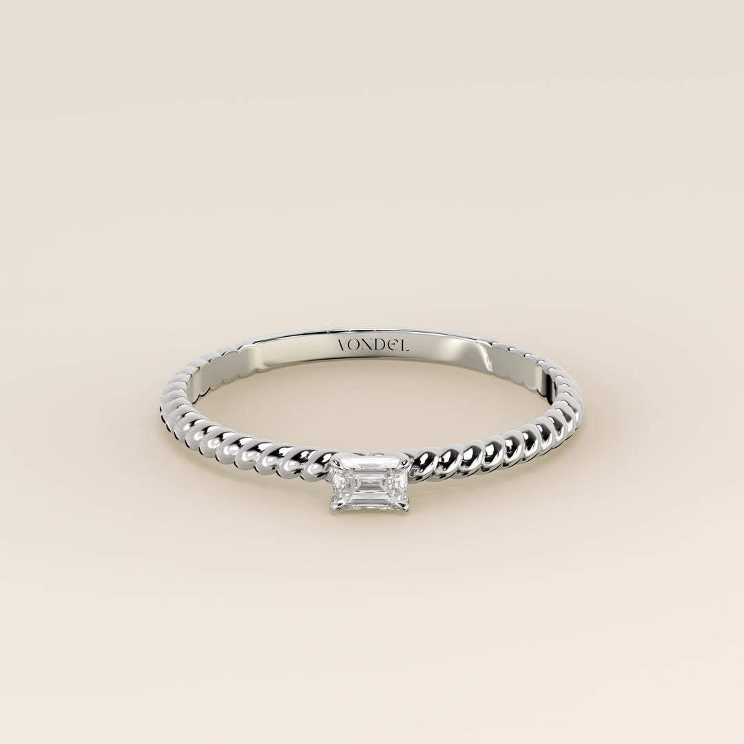 Bowie - Emerald Lab Grown Diamond Ring with Twisted Band