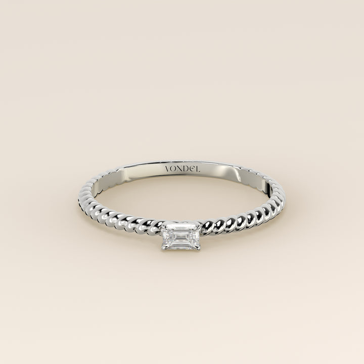 Bowie - Emerald Lab Grown Diamond Ring with Twisted Band