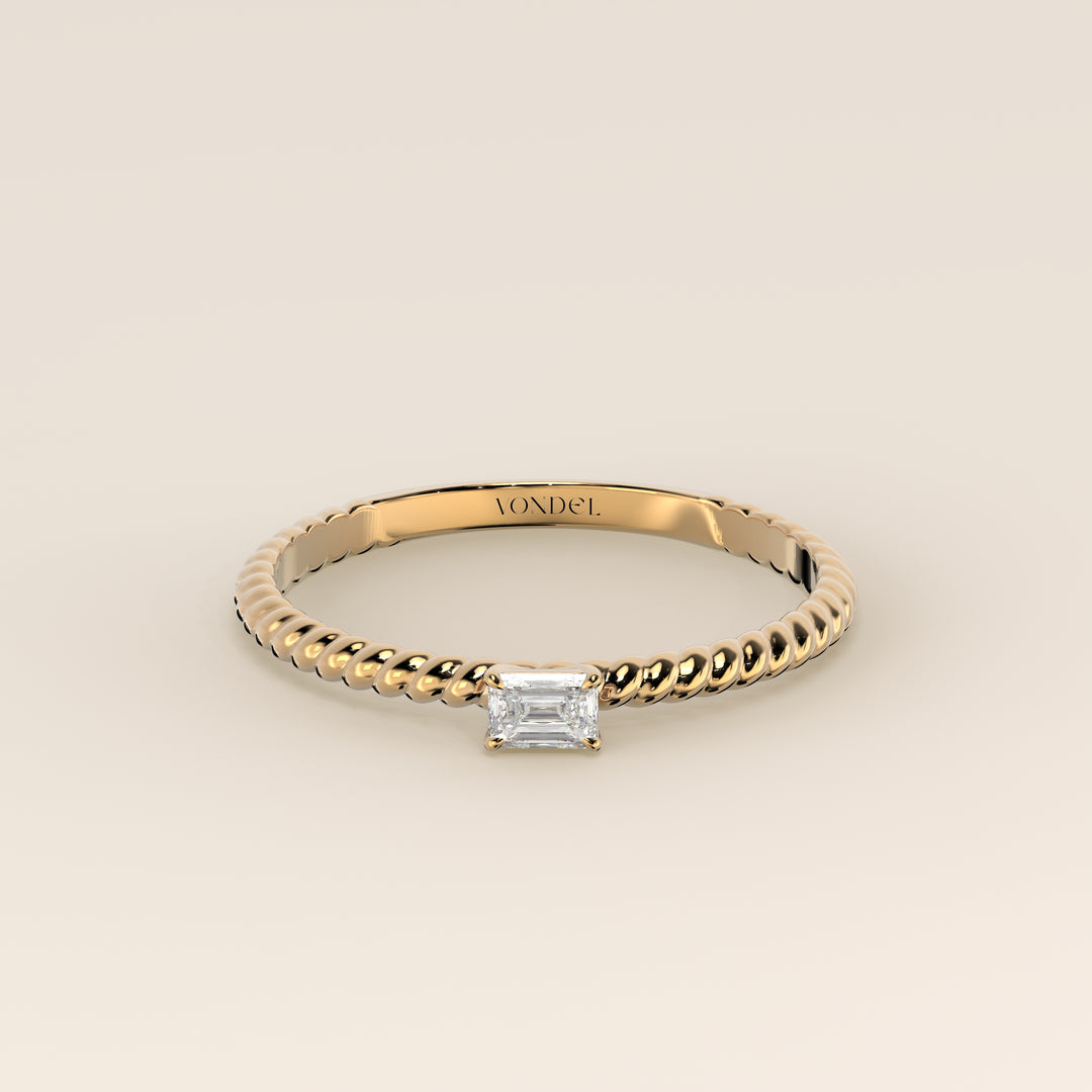 Bowie - Emerald Lab Grown Diamond Ring with Twisted Band