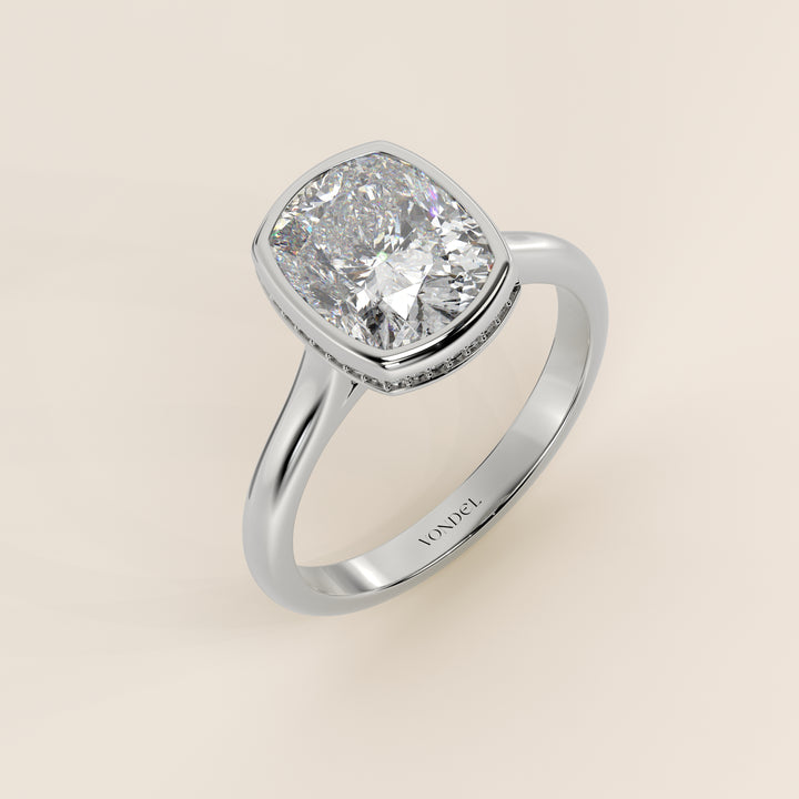 Zaar - Elongated Cushion Lab Grown Diamond Ring Solitair with Bezel Setting, Cathedral Setting and Hidden Halo