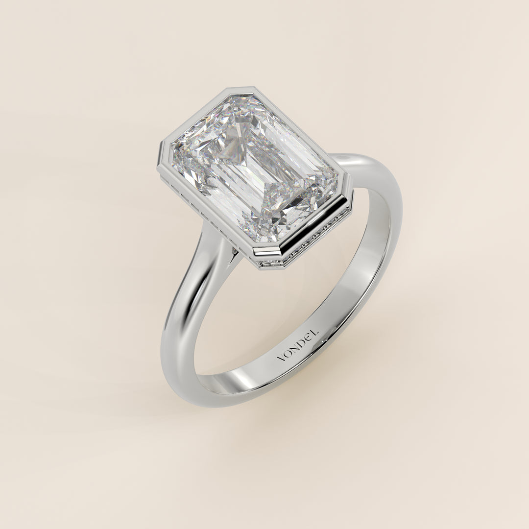 Zaar - Emerald Lab Grown Diamond Ring Solitair with Bezel Setting, Cathedral Setting and Hidden Halo
