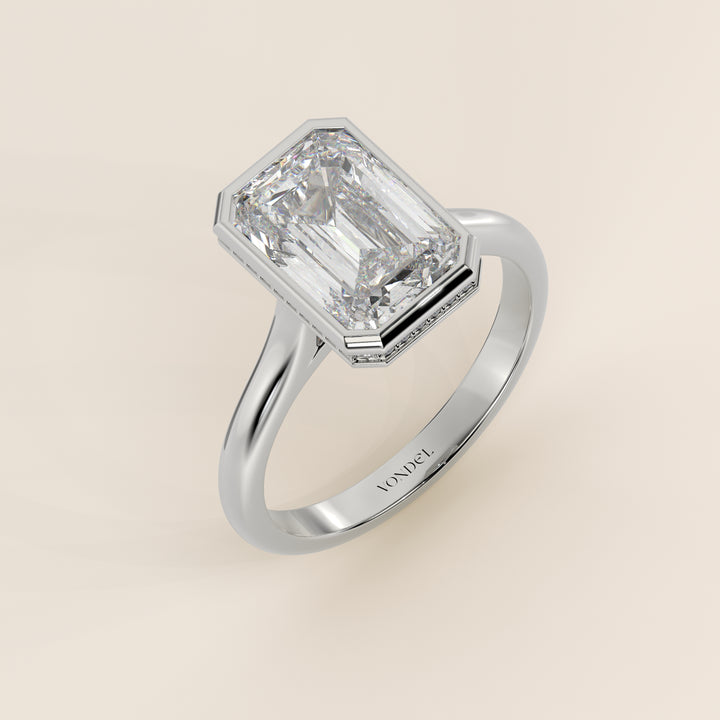Zaar - Emerald Lab Grown Diamond Ring Solitair with Bezel Setting, Cathedral Setting and Hidden Halo