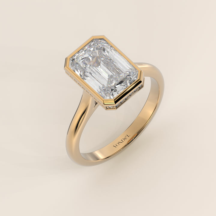 Zaar - Emerald Lab Grown Diamond Ring Solitair with Bezel Setting, Cathedral Setting and Hidden Halo