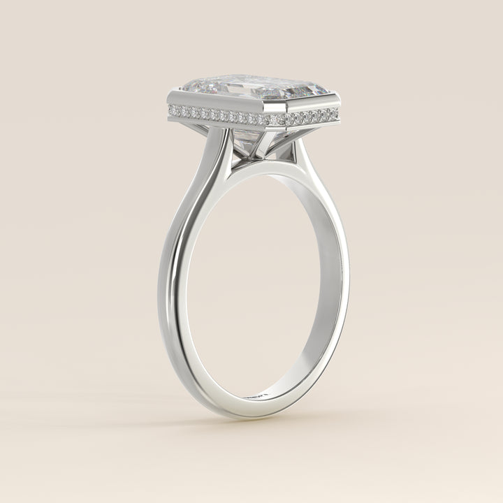 Zaar - Emerald Lab Grown Diamond Ring Solitair with Bezel Setting, Cathedral Setting and Hidden Halo