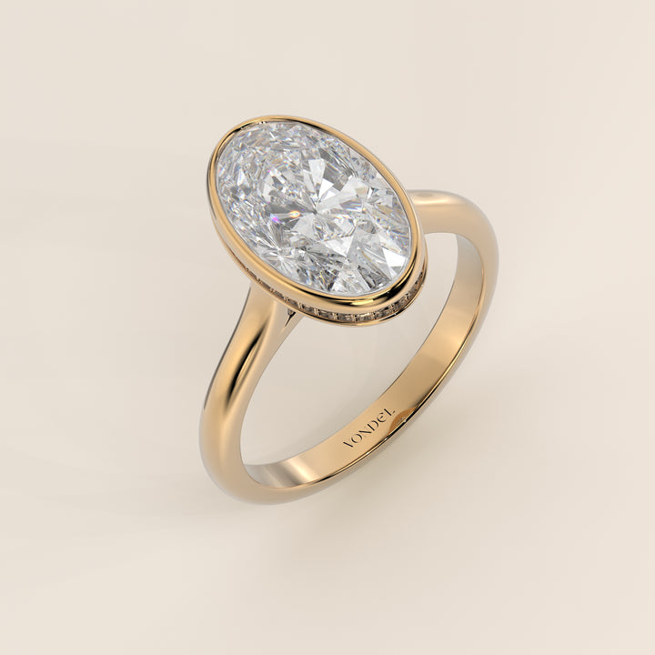 Zaar - Oval Lab Grown Diamond Ring Solitair with Bezel Setting, Cathedral Setting and Hidden Halo