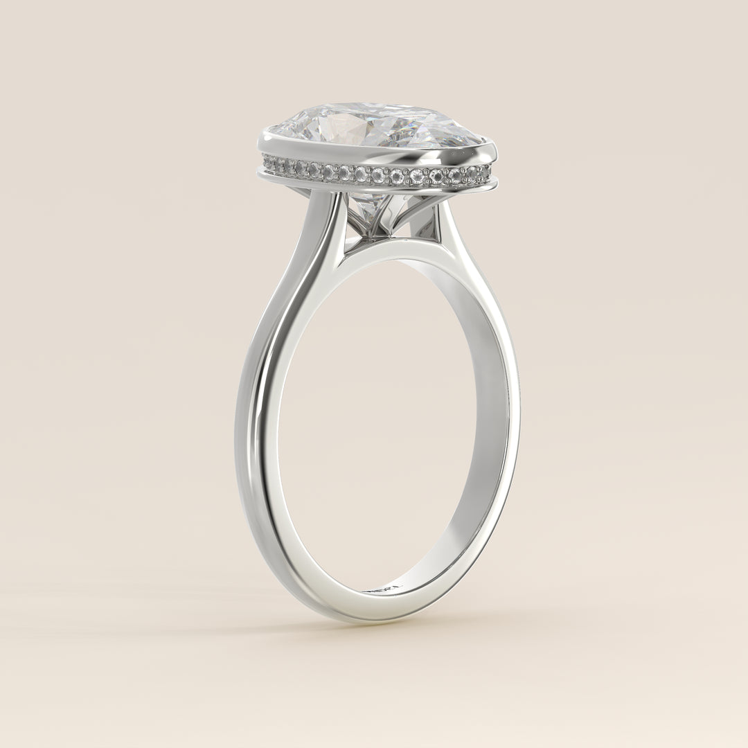 Zaar - Oval Lab Grown Diamond Ring Solitair with Bezel Setting, Cathedral Setting and Hidden Halo