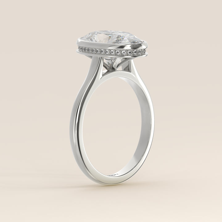 Zaar - Oval Lab Grown Diamond Ring Solitair with Bezel Setting, Cathedral Setting and Hidden Halo