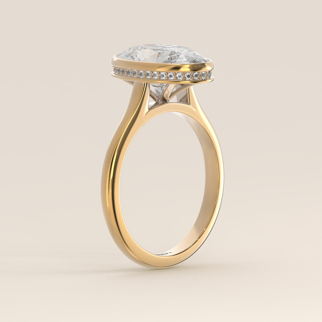 Zaar - Oval Lab Grown Diamond Ring Solitair with Bezel Setting, Cathedral Setting and Hidden Halo