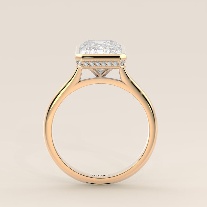 Zaar - Radiant Lab Grown Diamond Ring Solitair with Bezel Setting, Cathedral Setting and Hidden Halo
