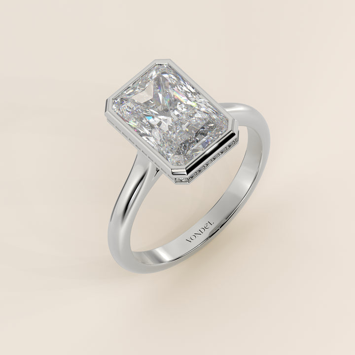 Zaar - Radiant Lab Grown Diamond Ring Solitair with Bezel Setting, Cathedral Setting and Hidden Halo