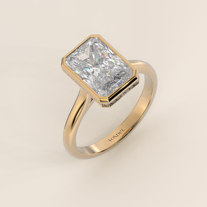 Zaar - Radiant Lab Grown Diamond Ring Solitair with Bezel Setting, Cathedral Setting and Hidden Halo