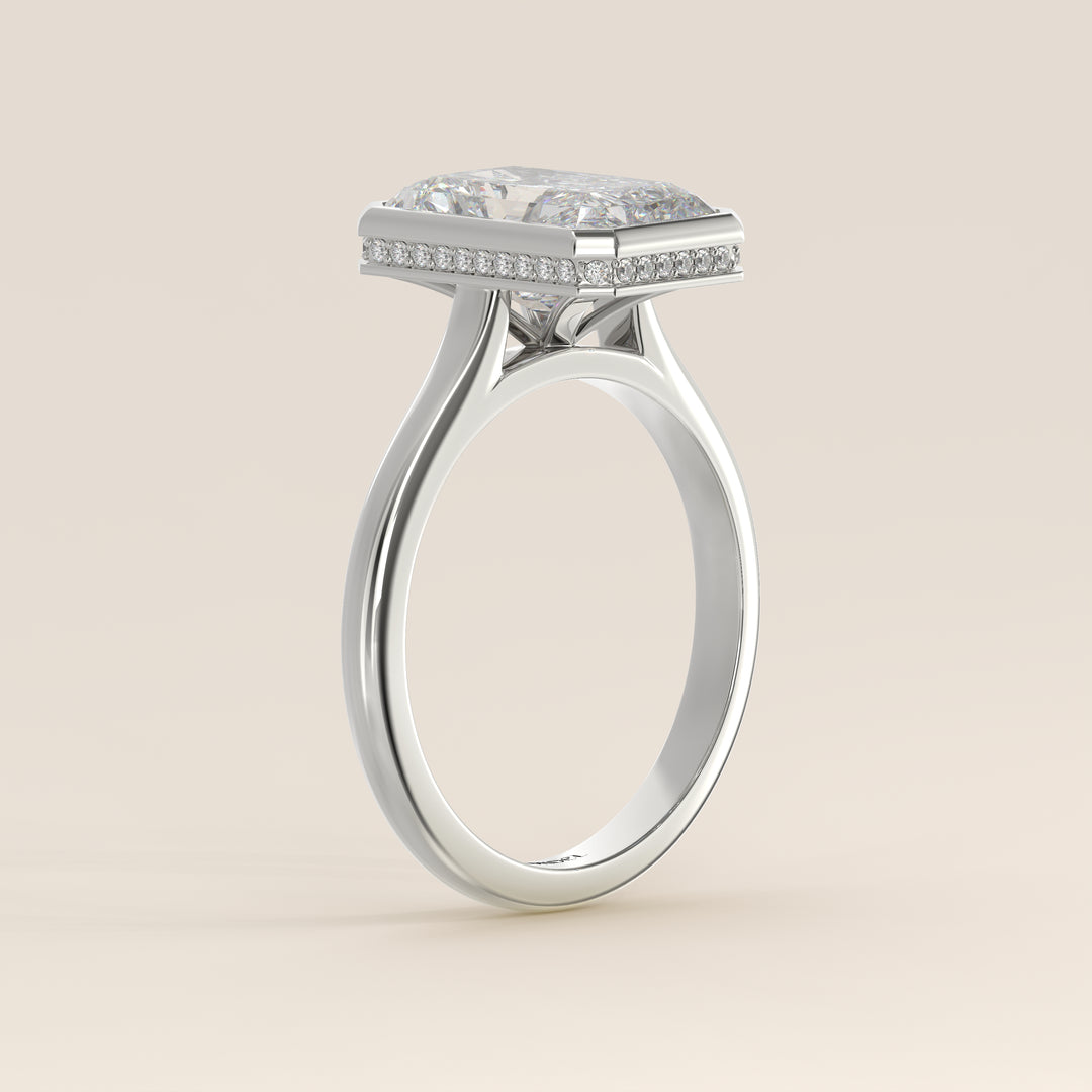 Zaar - Radiant Lab Grown Diamond Ring Solitair with Bezel Setting, Cathedral Setting and Hidden Halo