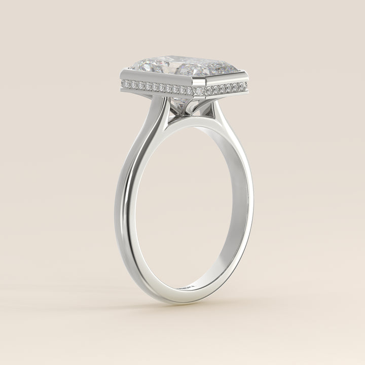 Zaar - Radiant Lab Grown Diamond Ring Solitair with Bezel Setting, Cathedral Setting and Hidden Halo