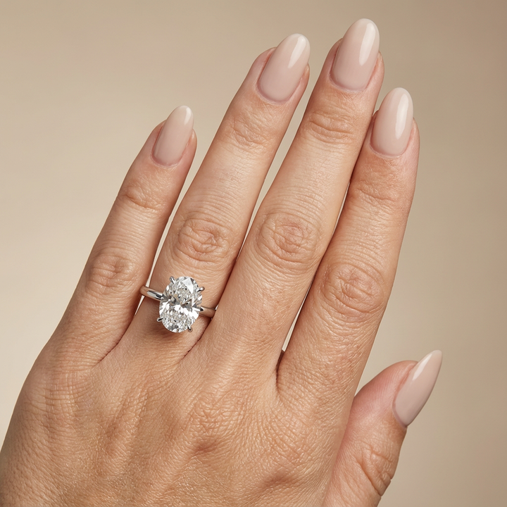 Lisa - Oval Lab Grown Diamond Ring Solitair with Hidden Halo