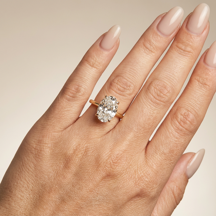 Lisa - Oval Lab Grown Diamond Ring Solitair with Hidden Halo