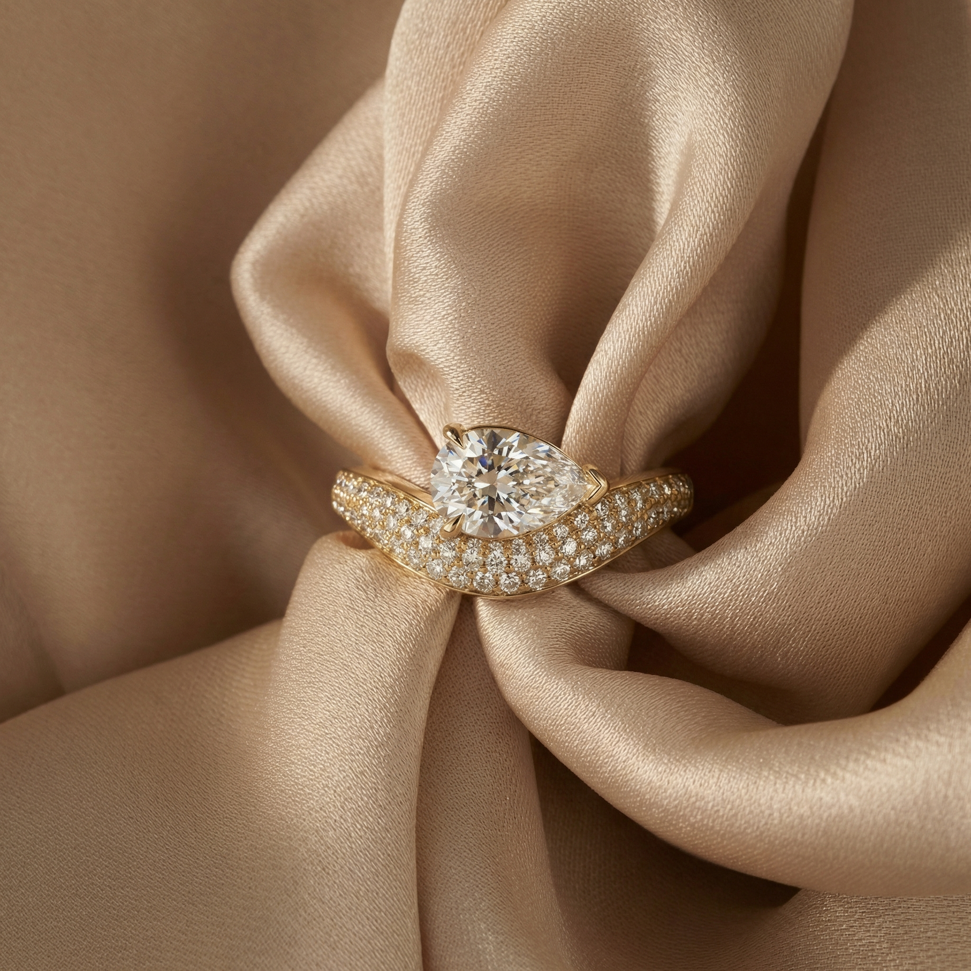 Amira - Pear Cut East West Curved Lab Grown Diamond Pave Ring - 18K Yellow Gold - 2,9 ct