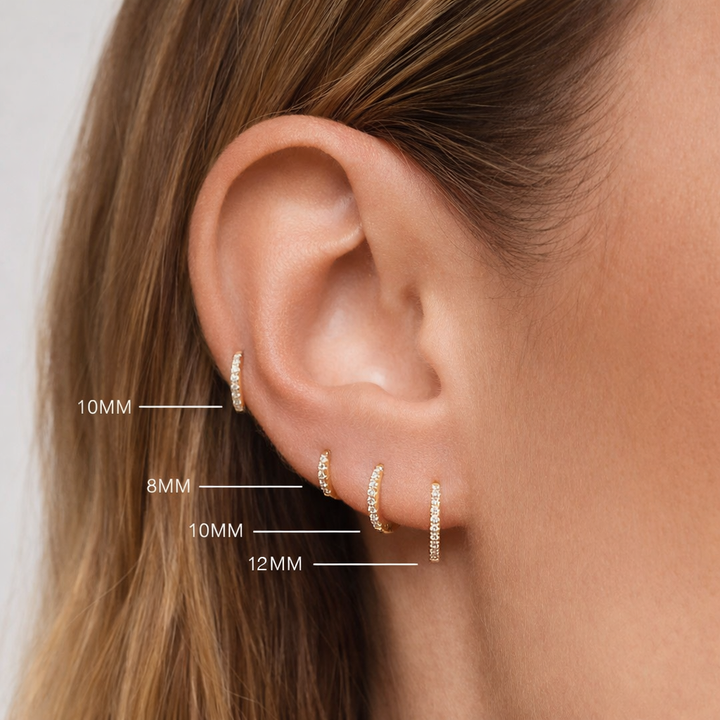 Gouden oorbellen huggies met lab grown diamanten stenen