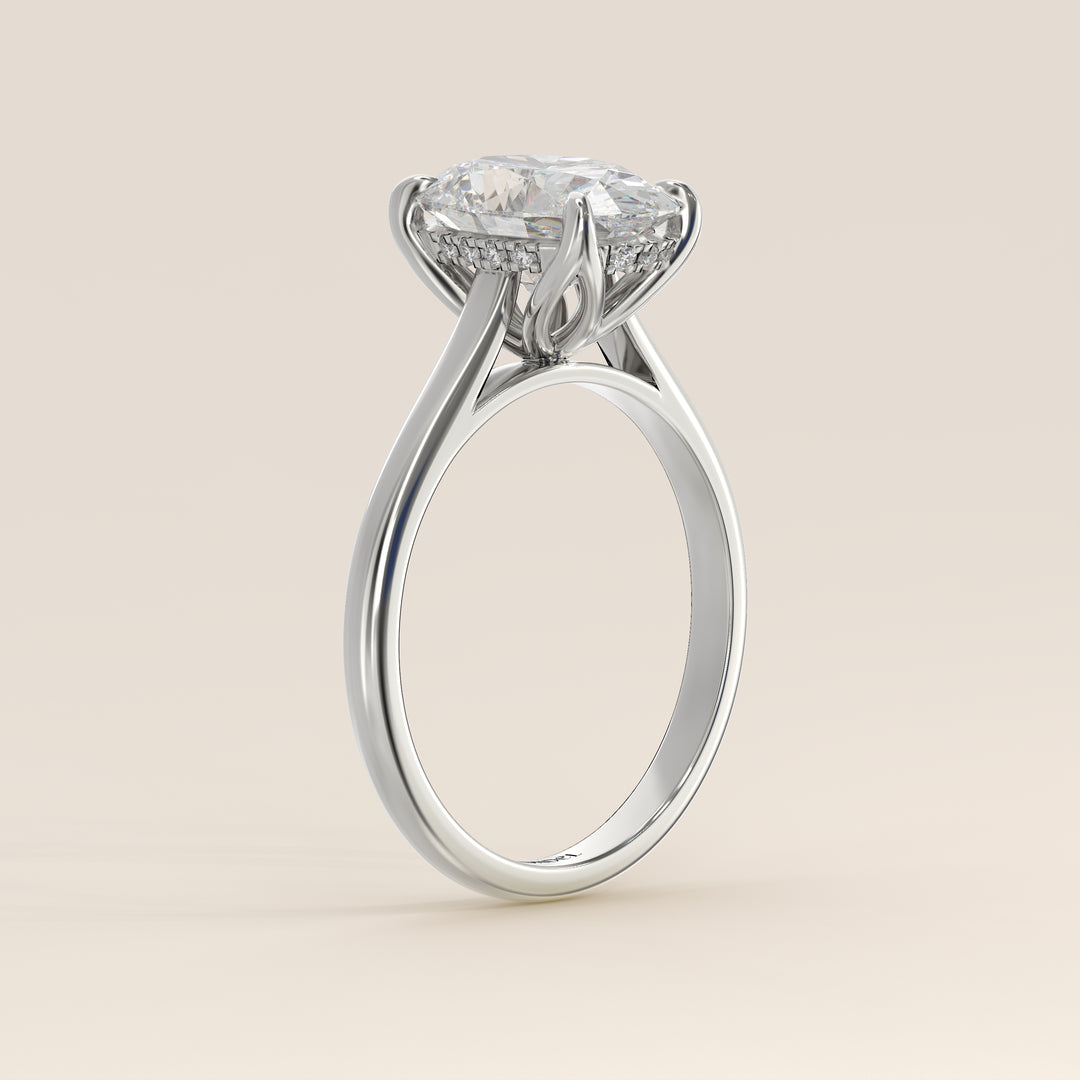 Lyann - Ovale Solitair Petal Prong With Hidden Halo