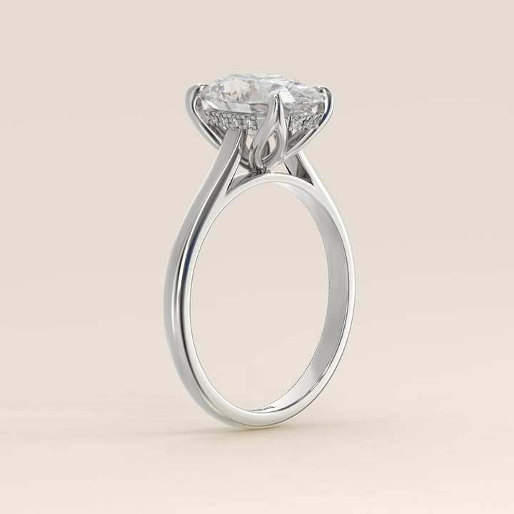 Lyann - Ovale Solitair Petal Prong With Hidden Halo