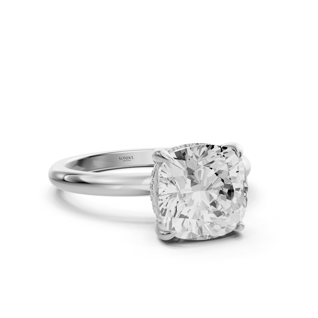 Kelly- Solitaire Cushion Ring met Hidden Halo