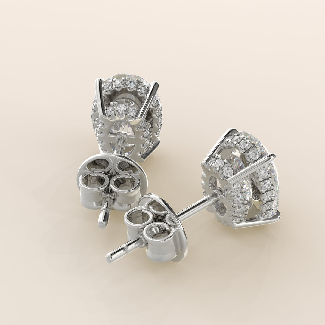 Ovale Ohrstecker mit im Labor gezüchteten Diamanten, doppeltem, verdecktem Halo und Korbfassung, Weißgold