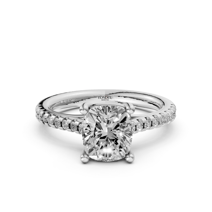 Solitair Elongated Cushion Crossover Ring met Pavé Band - 18K Witgoud - 0,99 ct
