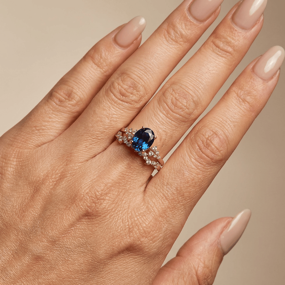 Anillo ovalado de zafiro con conjunto de anillos apilables Snow Drift