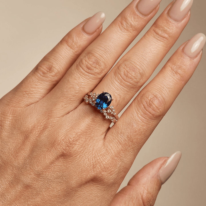 Anillo ovalado de zafiro con conjunto de anillos apilables Snow Drift