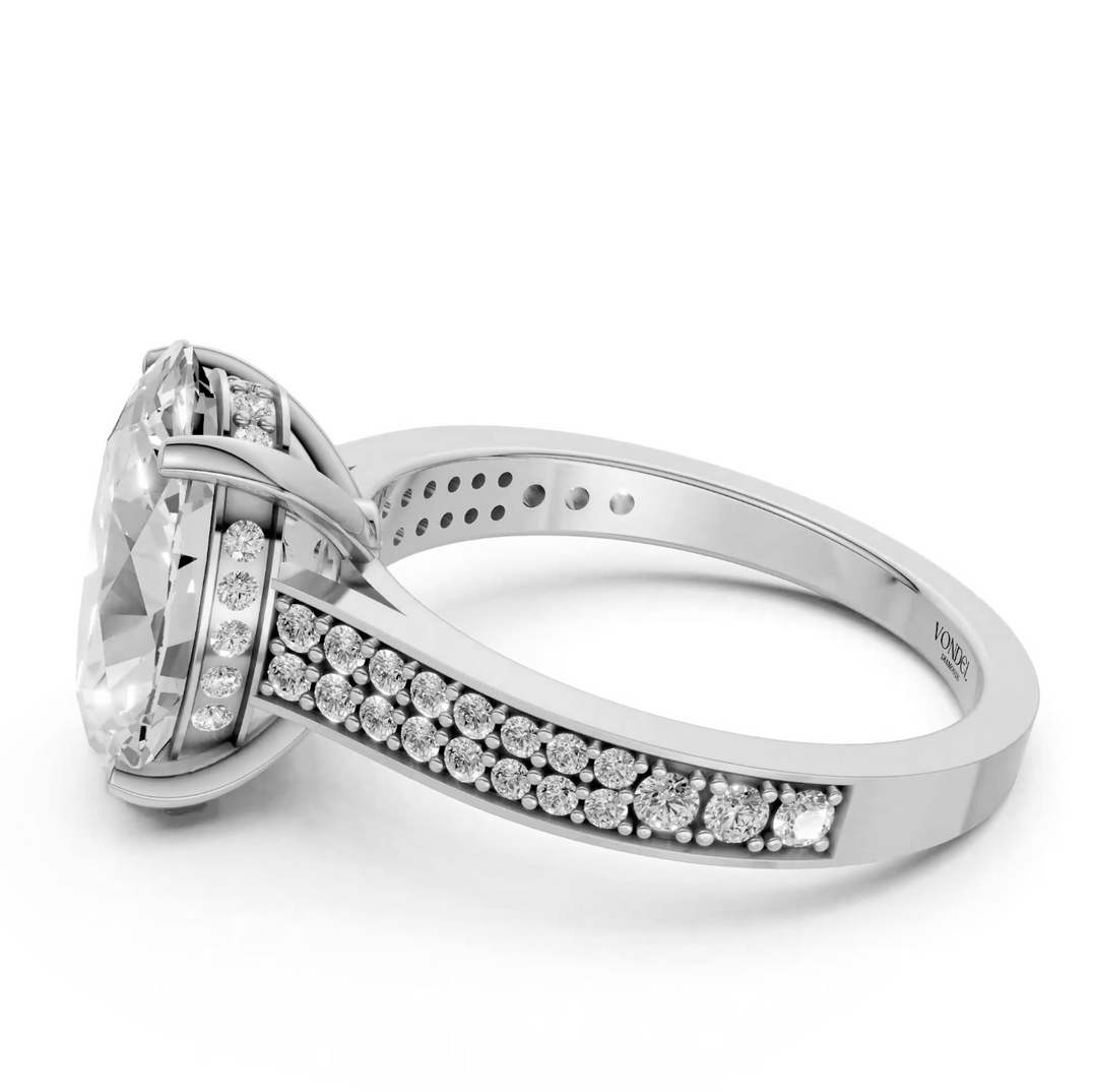 Oval Solitaire Ring met brede Pavé-band en Hidden Halo