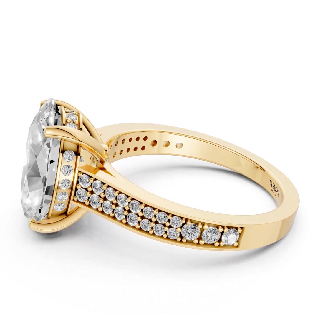 Oval Solitaire Ring met brede Pavé-band en Hidden Halo