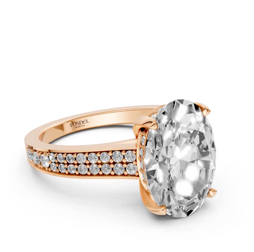 Oval Solitaire Ring met brede Pavé-band en Hidden Halo