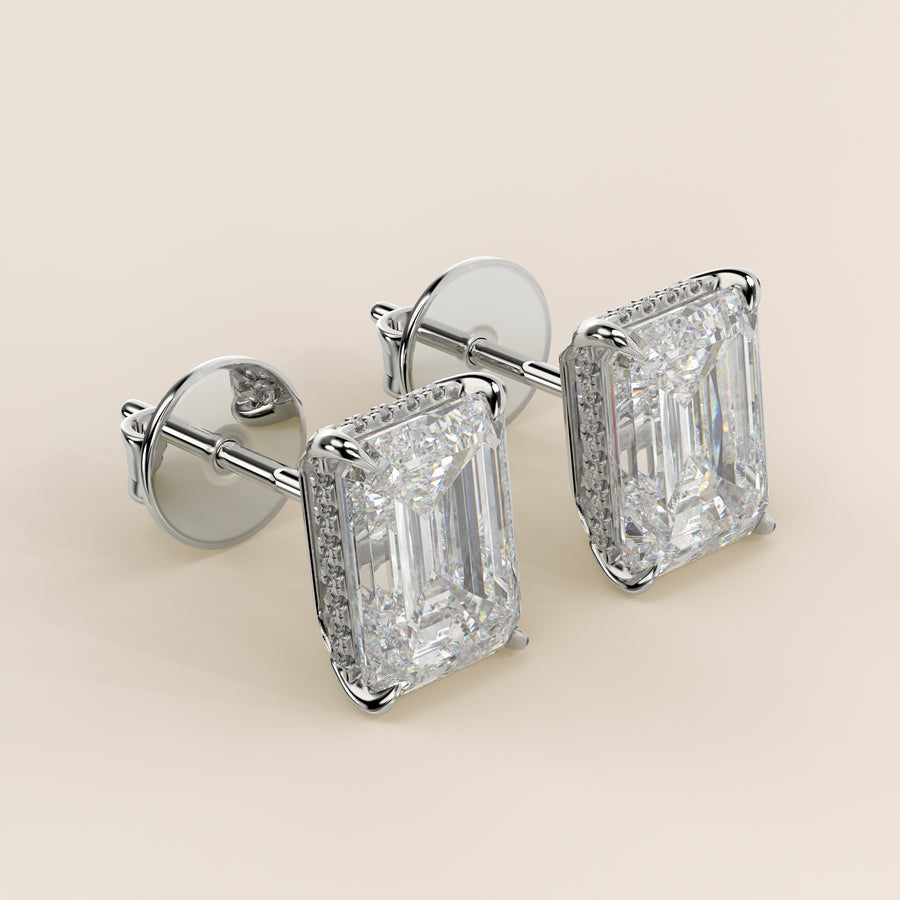 Stud oorbellen emerald lab grown diamant met hidden halo, witgoud