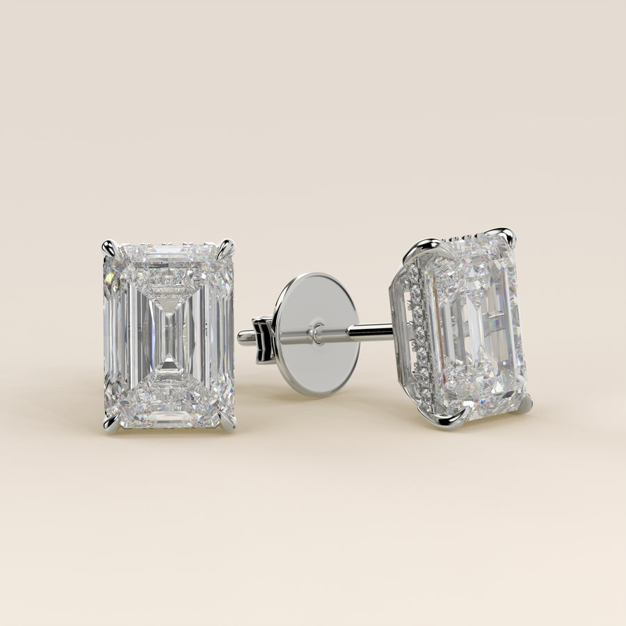 Stud oorbellen emerald lab grown diamant met hidden halo, witgoud