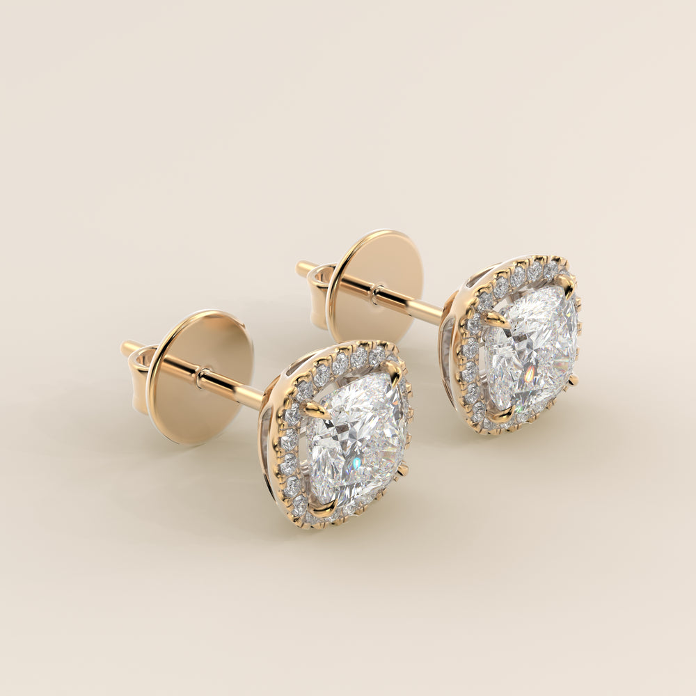 Boucles d'oreilles puces serties d'un diamant de laboratoire taille coussin, or jaune