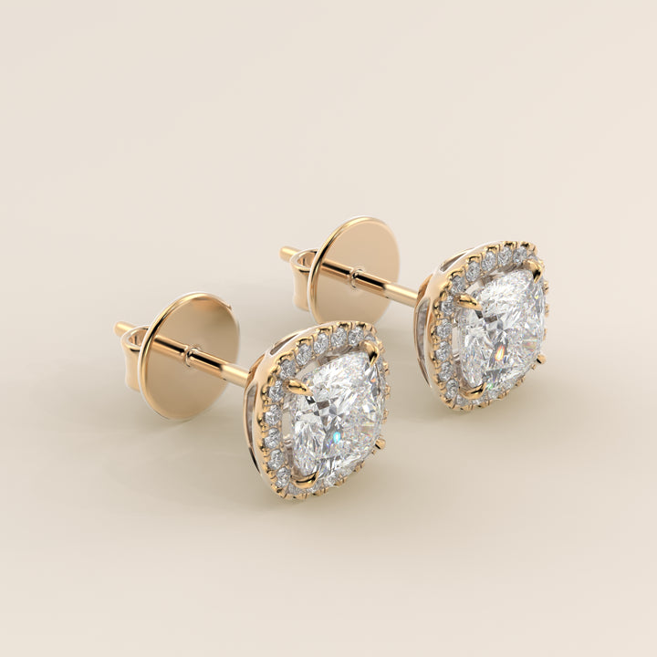 Boucles d'oreilles puces serties d'un diamant de laboratoire taille coussin, or jaune