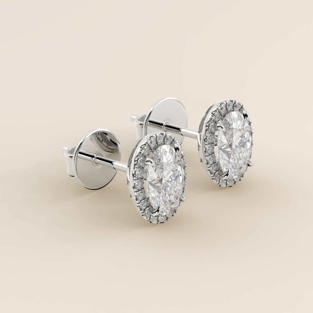 Boucles d'oreilles puces serties d'un diamant ovale de laboratoire, or blanc