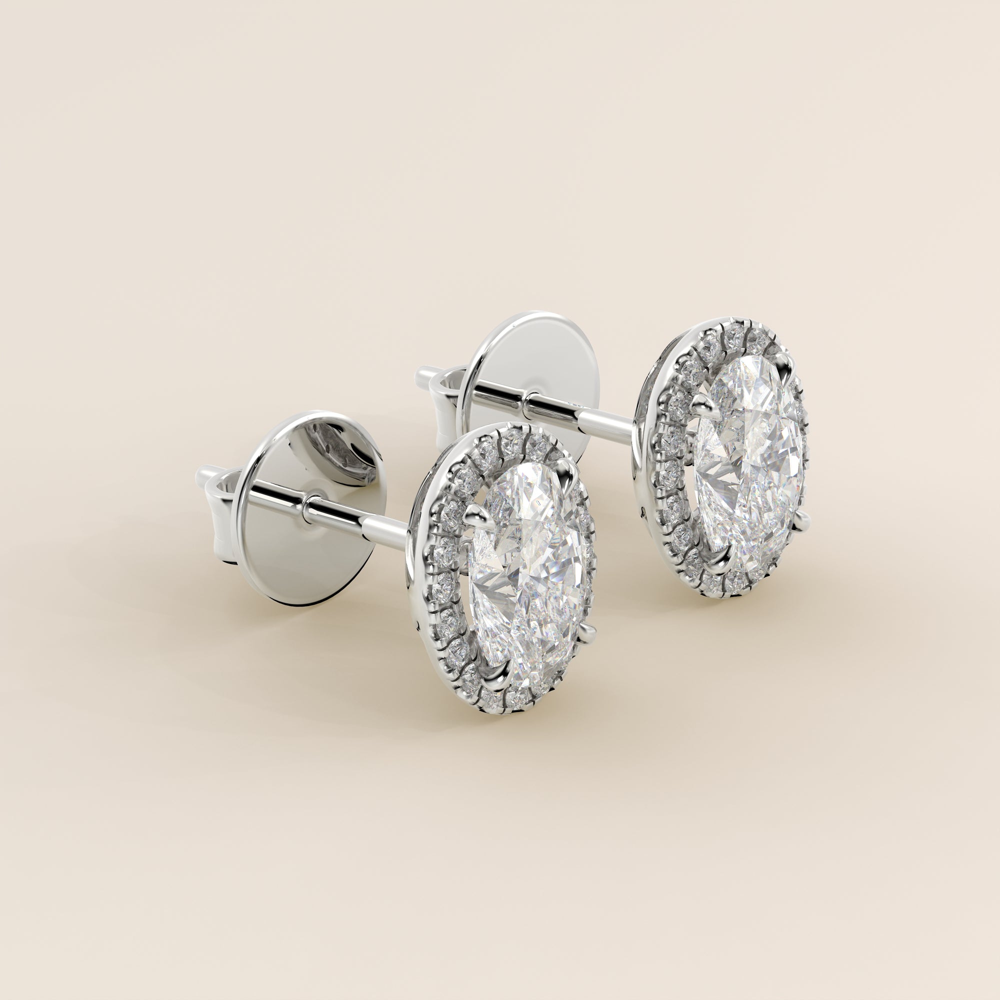 Boucles d'oreilles puces serties d'un diamant ovale de laboratoire, or blanc