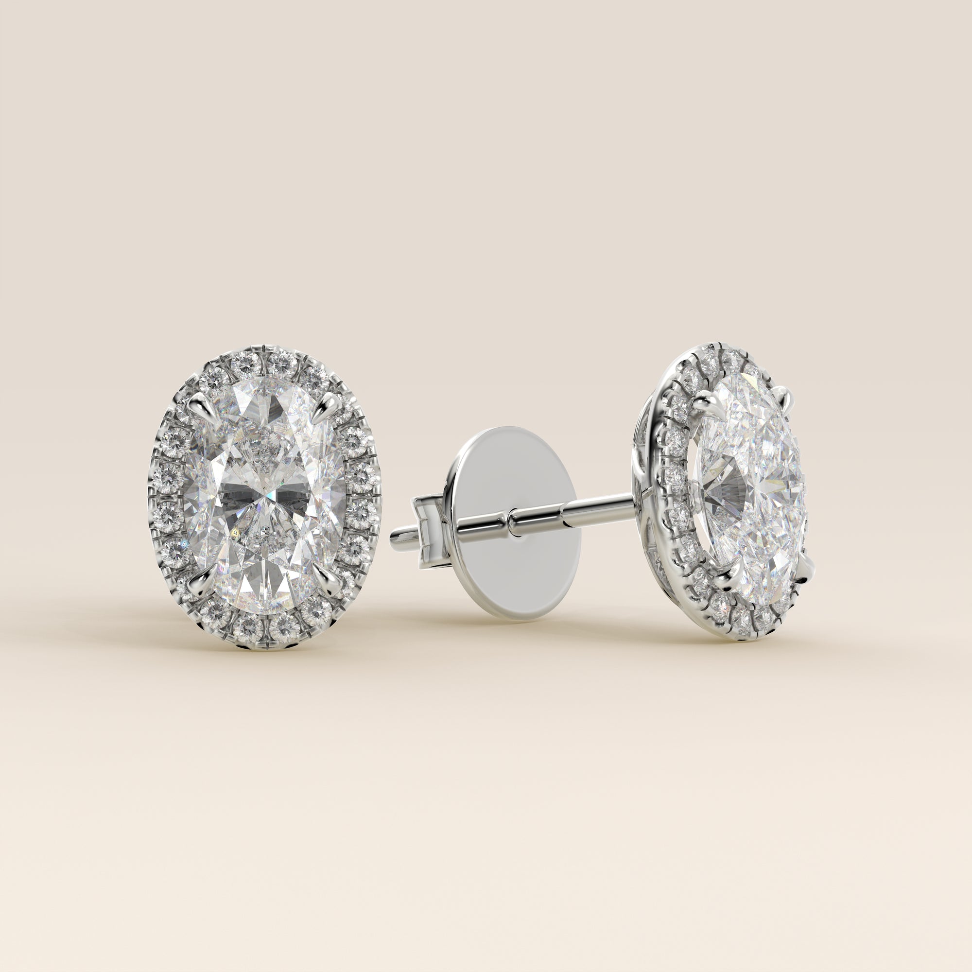 Boucles d'oreilles puces serties d'un diamant ovale de laboratoire, or blanc