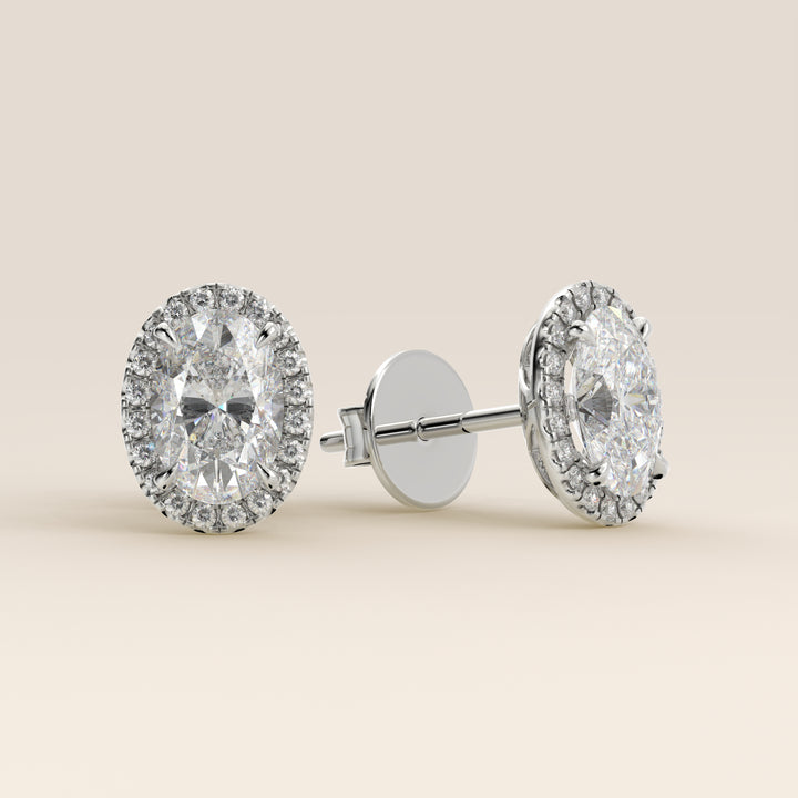 Boucles d'oreilles puces serties d'un diamant ovale de laboratoire, or blanc