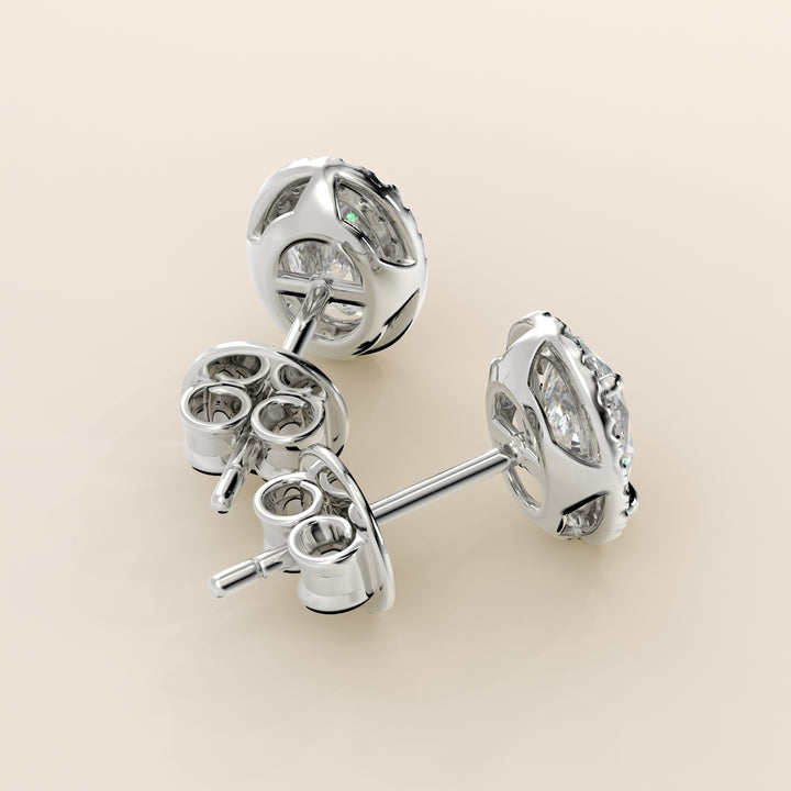 Boucles d'oreilles puces serties d'un diamant ovale de laboratoire, or blanc